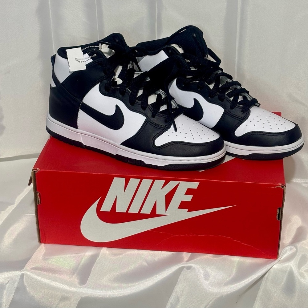 Nike Dunks NIB Woman’s Size 9, Men’s 7.5​